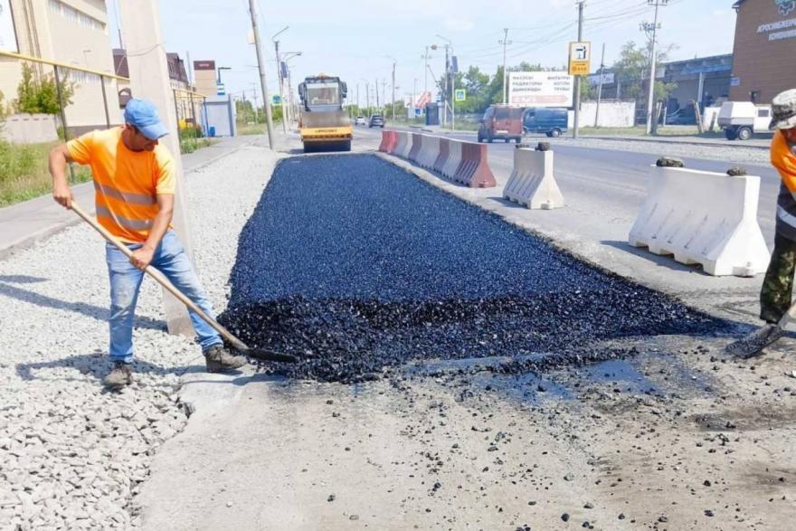 В Курганской области продолжают ремонтировать дороги