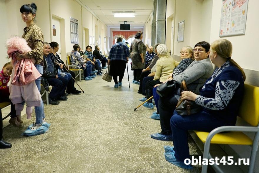 В курганской поликлинике посетительница потеряла 32 тыс. рублей