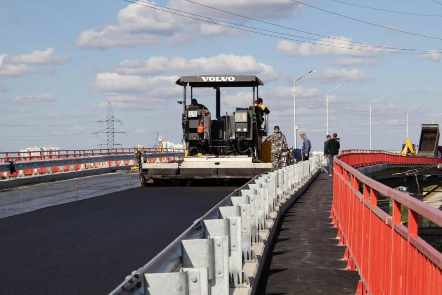 В Кургане асфальтируют Чеховский мост