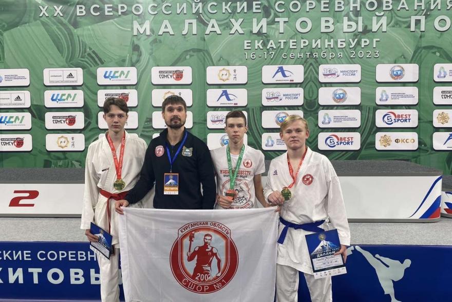 Курганские каратисты привезли связку медалей из Екатеринбурга