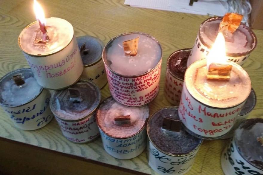 Далматовцы делают окопные свечи с пожеланиями для бойцов СВО