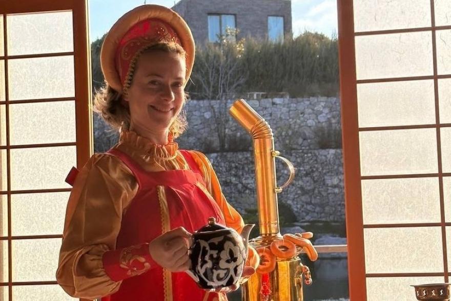 Жительница Волгограда научит курганцев пить чай по-русски