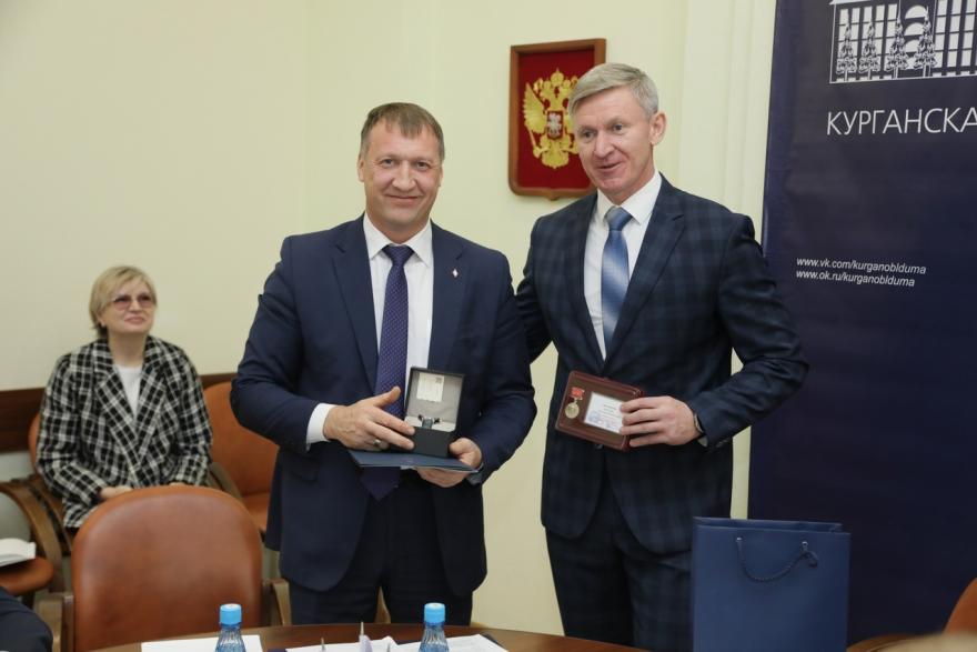 Спикер зауральского парламента Дмитрий Фролов получил памятную медаль