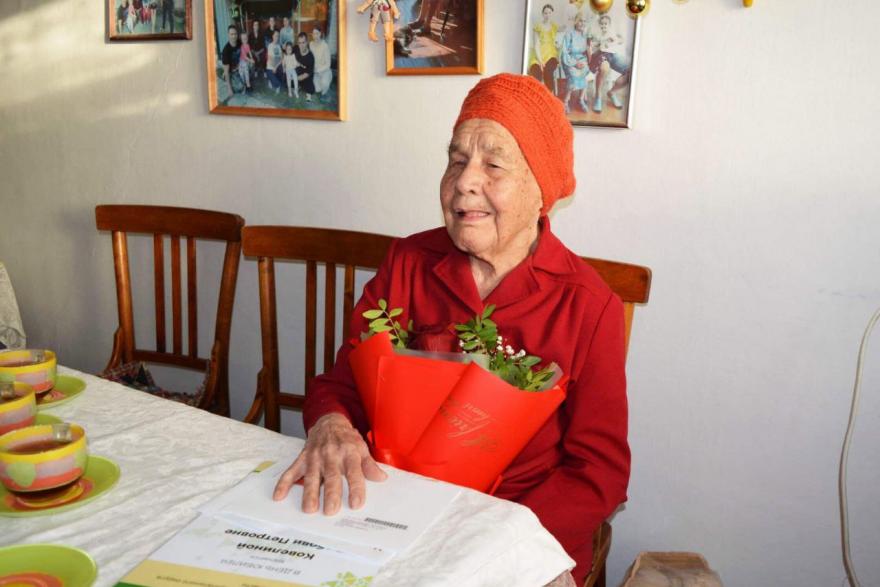 В Курганской области учительница-ветеран отмечает своё 95-летие