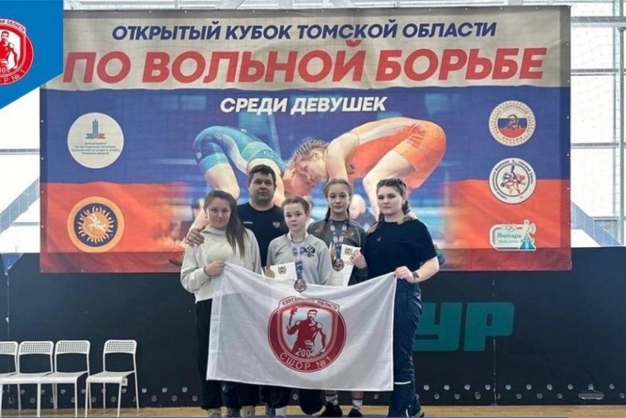 Курганские спортсменки привезли из Томска две золотых медали