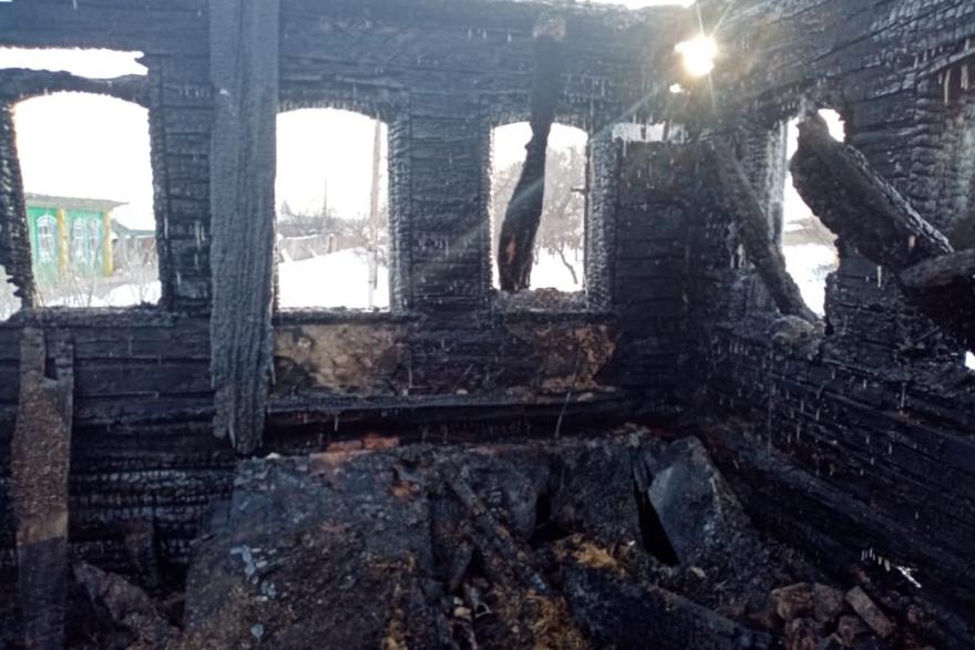 В одном из сёл Курганской области в пожаре в собственном доме погиб мужчина