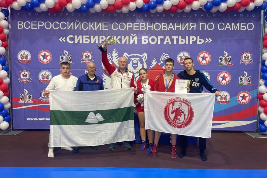 Курганские самбисты везут медали из Новосибирска 