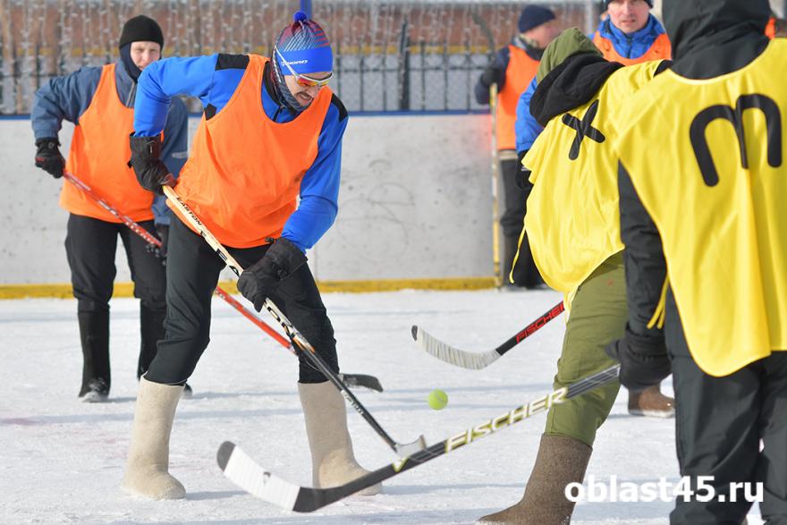 Хоккей в валенках: в Кургане прошёл первый этап СберСпартакиады