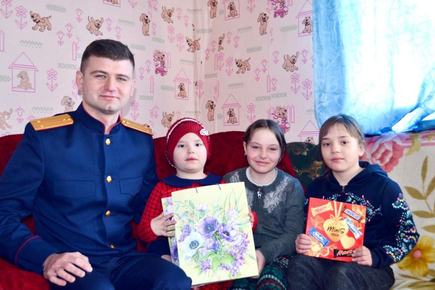 Маленькая Варя из Курганской области получила награду от следкома России