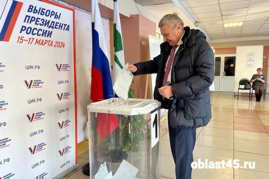Сенатор Муратов одним из первых в Зауралье проголосовал на выборах президента