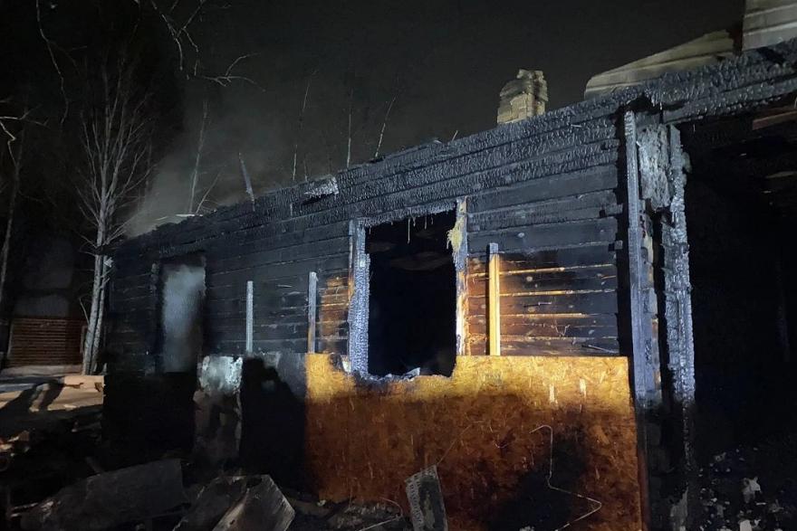 В Курганской области ночные пожары унесли жизни двух человек