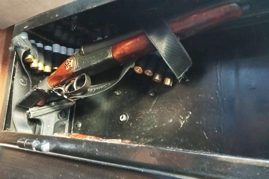 Курганец прятал дома газовый пистолет и охотничье ружьё