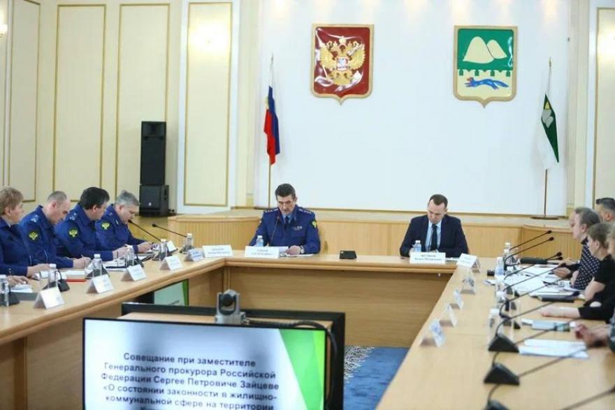 В Кургане замгенпрокурора России провел важное совещание по ЧС и ЖКХ