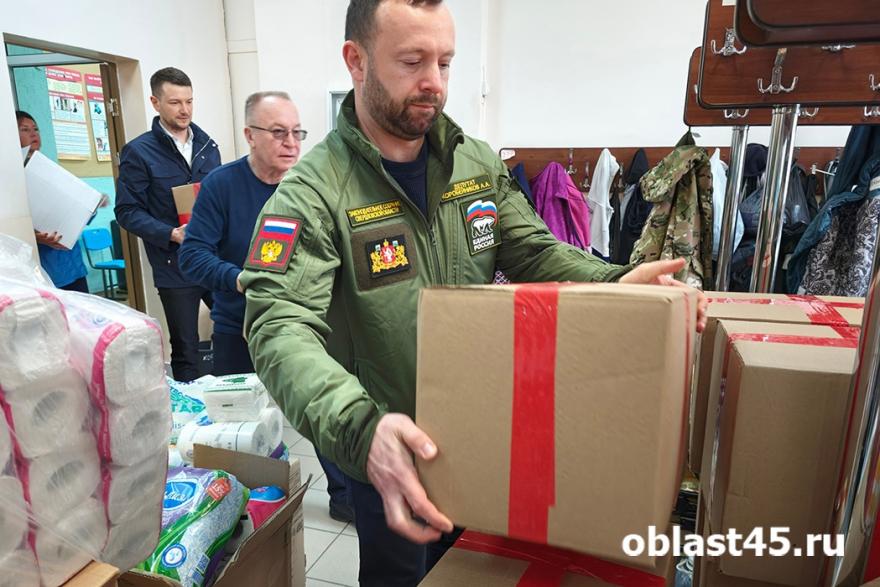 «Будем поддерживать вас по-соседски»: в Курган гуманитарку привез депутат из Екатеринбурга