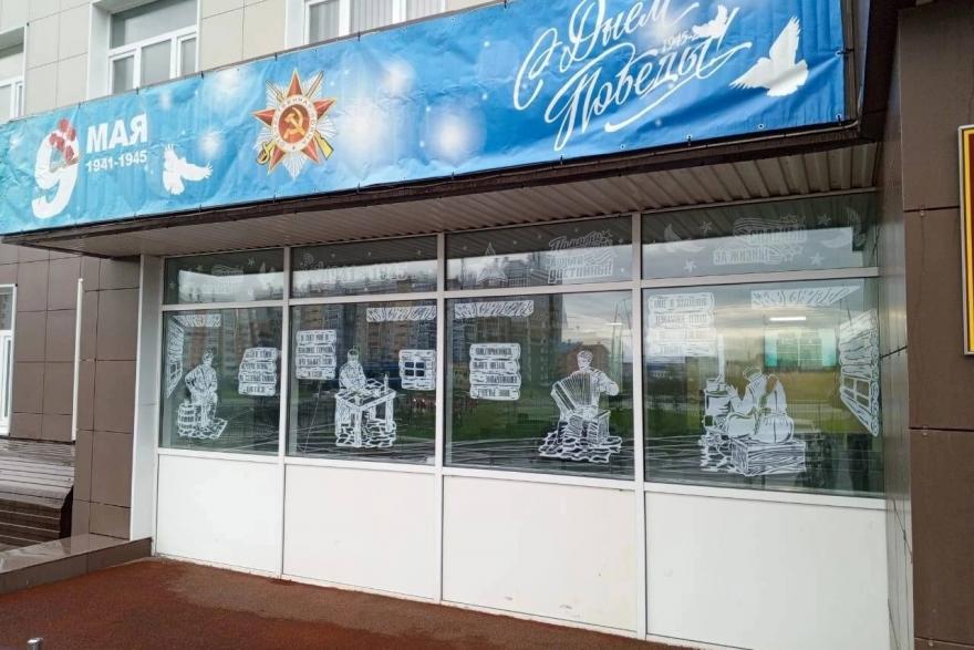 В окнах курганской поликлиники «ожили» герои Великой Отечественной