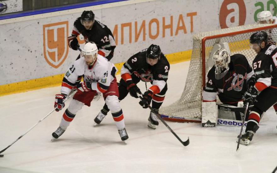 Курганские хоккеисты в серии буллитов выиграли в Челябинске