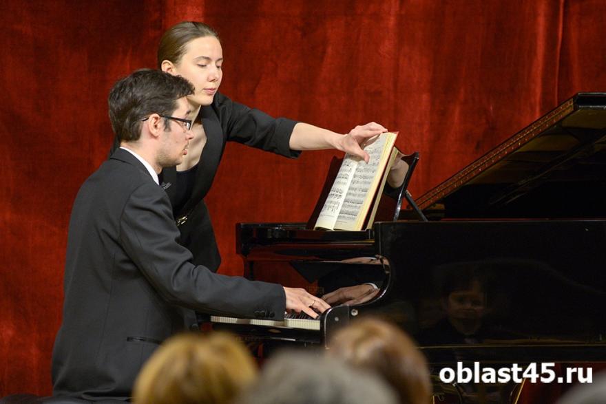 Весь Бетховен сразу: пианист Кирилл Егорычев покорил курганскую публику
