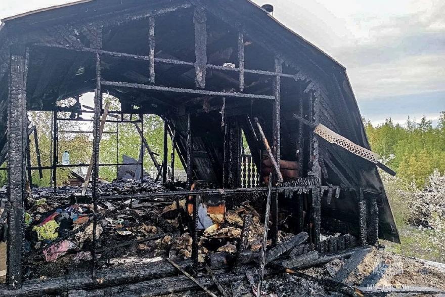 Курганцы, которые сами пытались просушить дом после паводка, в итоге его сожгли
