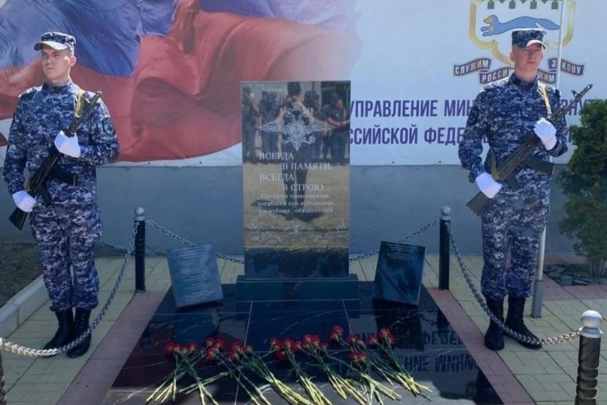 В Ингушетии открыли памятную плиту погибшим курганским полицейским 