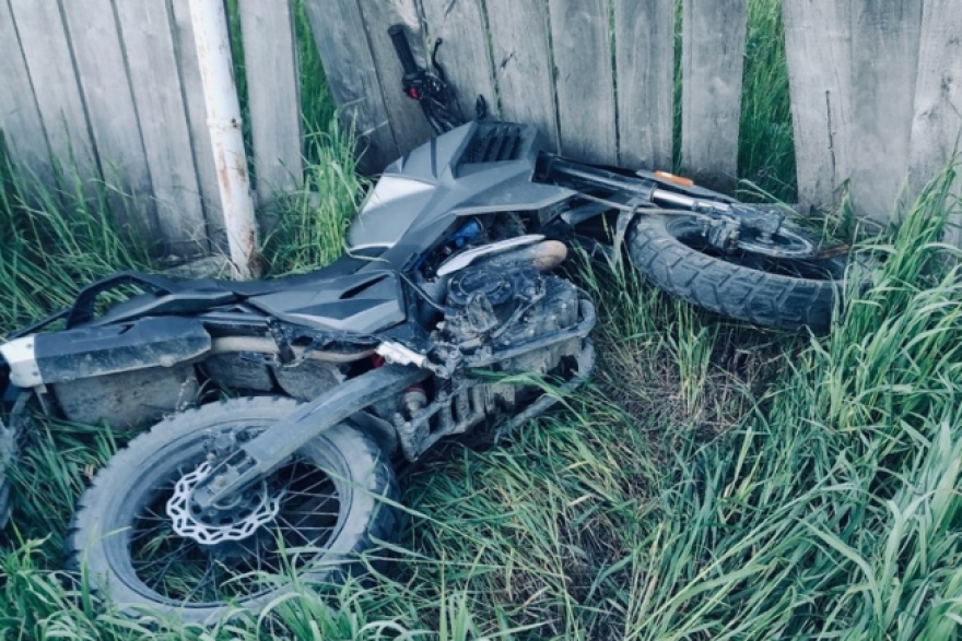 В Курганской области мотоциклист без прав сделал «сальто» в больницу 