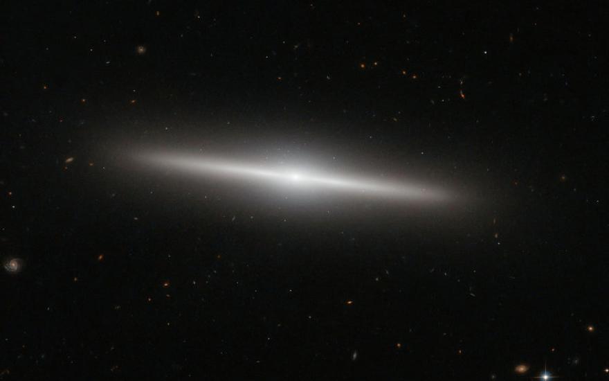 Ученые получили изображение далекой линзообразной галактики
