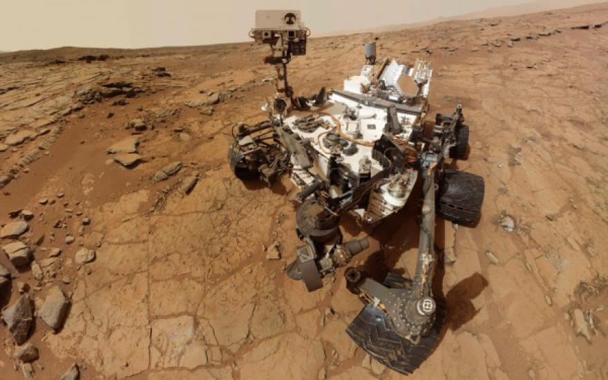 Ученые обнаружили на снимках Марса минеральные образования