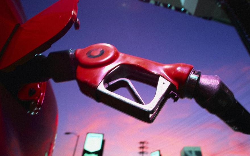 Курганстат: в новогодние праздники цены на бензин в Кургане продолжили .