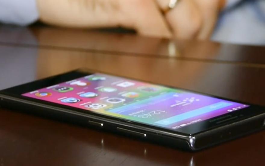 В России появился смартфон, который может работать без подзарядки месяц