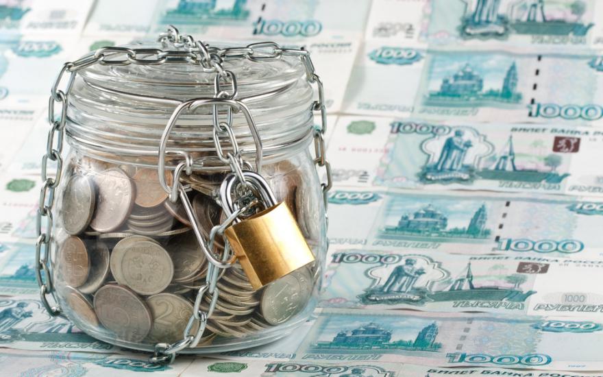 Более половины россиян предпочитают откладывать деньги на "черный день"