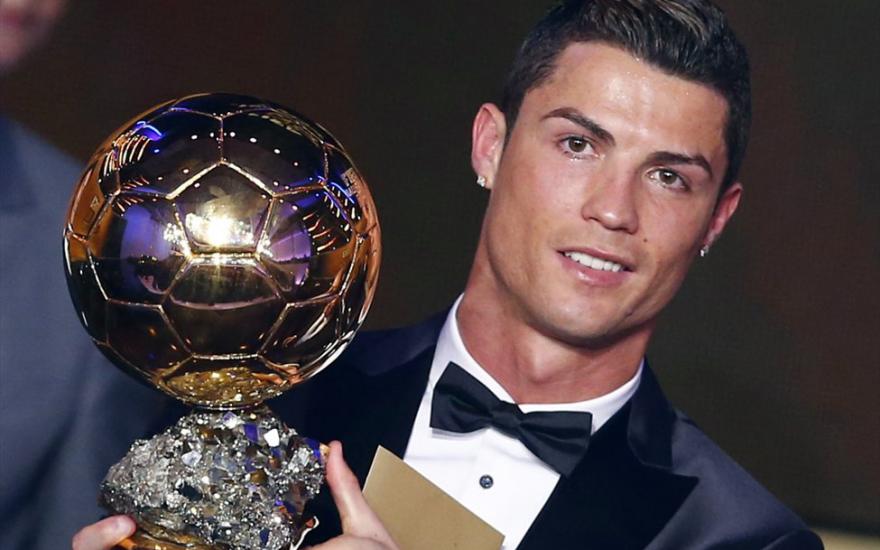 Самым высокооплачиваемым футболистом мира во второй раз подряд стал португальский нападающий Криштиану Роналду
