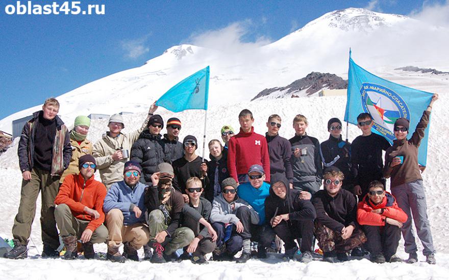 Курганские школьники покорили самую высокую гору Европы - Эльбрус.