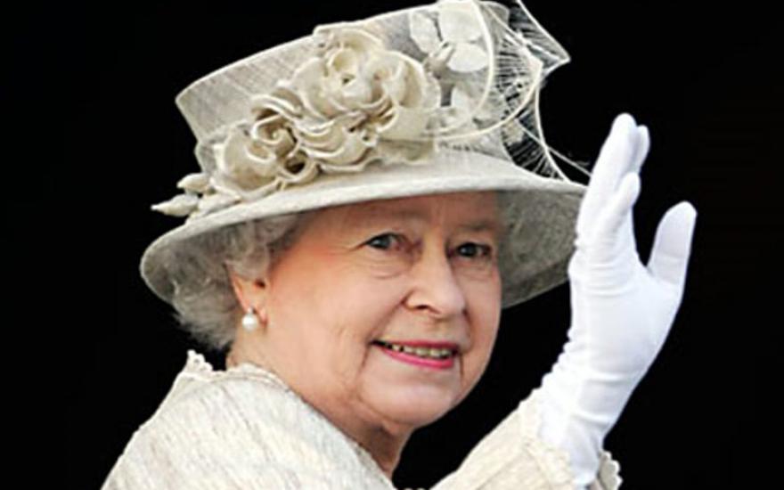Королева Великобритании Елизавета II побила рекорд самого долгоправящего монарха
