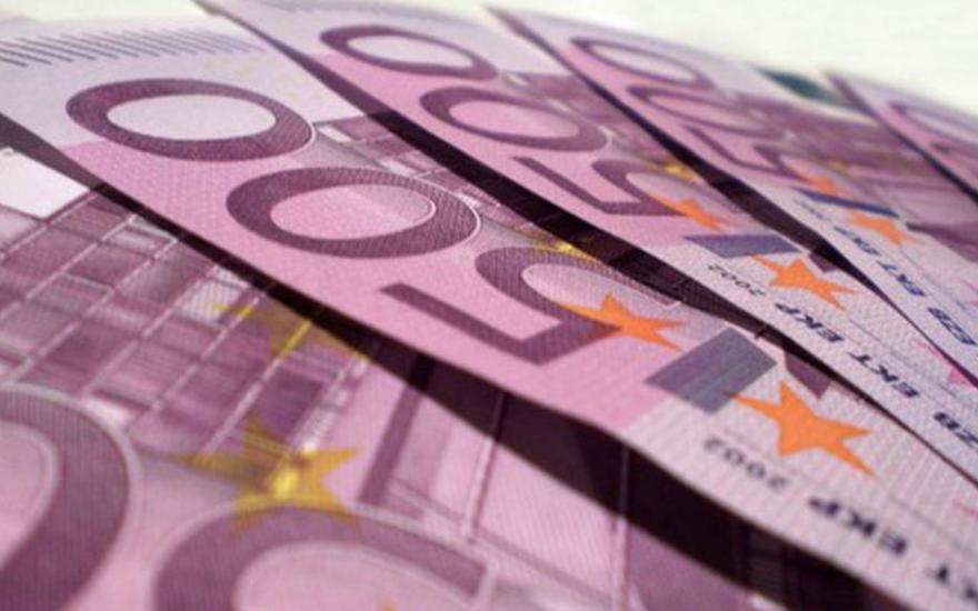 Курс евро на выходные вырос на 1,03 рубля
