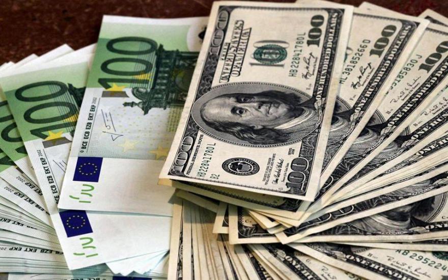 Официальный курс евро и доллара на завтра, 30 октября, понизился
