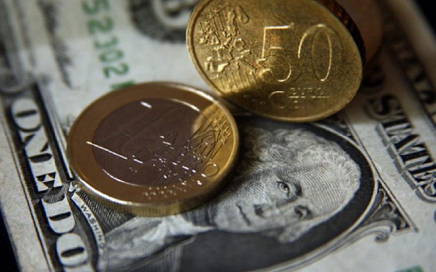 Официальный курс евро на выходные вырос на 43 копейки