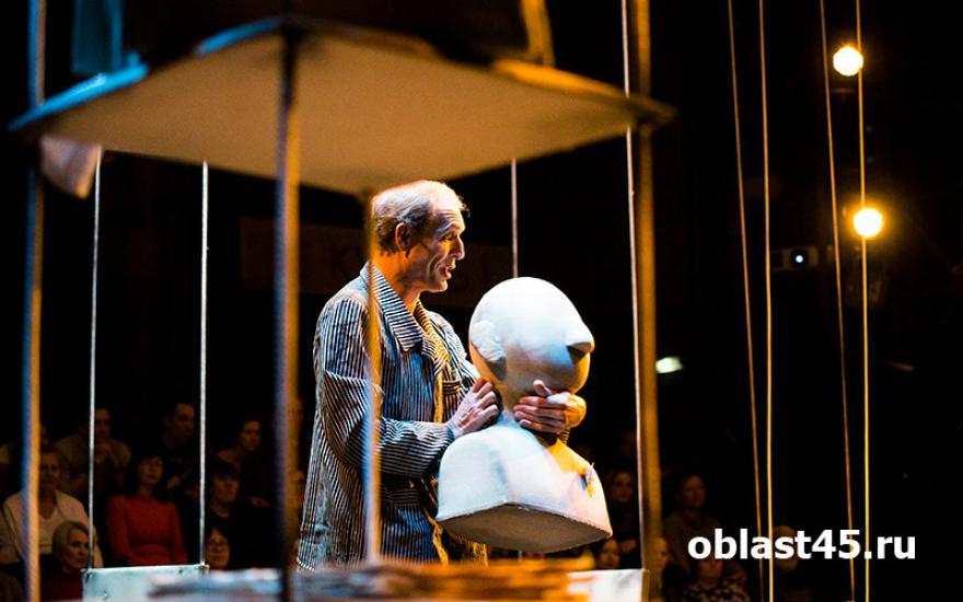 Исповедь «маленького человека»: на сцене курганского драмтеатра премьера моноспектакля
