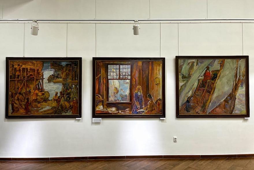 Курганскому областному художественному музею подарили триптих Нестора Хломова