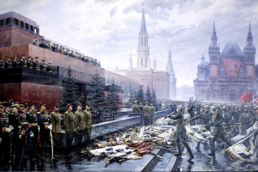 Сенатор Муратов предрёк новый Парад Победы на Красной площади в честь свержения укрофашизма