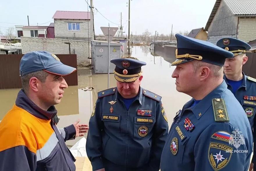 Глава МЧС России оценил применение водоналивных дамб в Кургане 